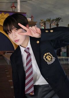 - 笑 顔 が 素 敵 な 先 輩 -