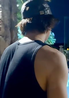 プールの指導員、アントンくん。