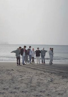 伝　説　の　紅　一　点