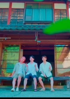 転生先は人気バンドの守護霊!?