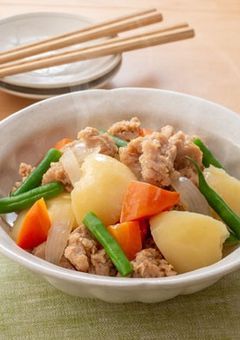 お隣さんとは肉じゃが友達