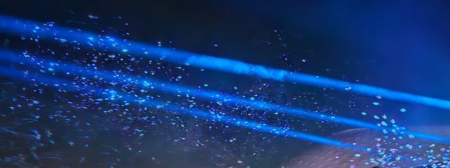 紅異さんの壁紙画像