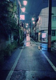 コ ン ビ 二   で 迷える  魔法使い と 話してゆく  ೀ