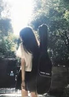 ある日道端でギター弾いてた君に。