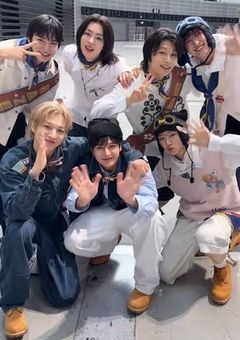 【完結】ʟᴏᴠᴇ ɪɴ ᴀ ʙᴏᴜǫᴜᴇᴛ