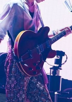 【恋愛禁止】国民的ギタリストに口説かれてます。