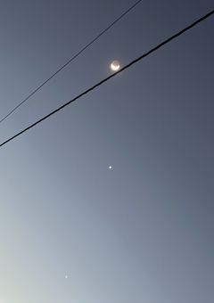 月 が 綺 麗 な 日 ま で 。