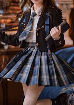 イケメン達の紅一点になりました。