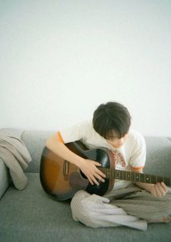 お隣さんは推しでした...？！