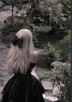 M ! L K の 女 の 子 .