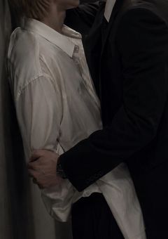 　　悪い子には檻と躾を 。