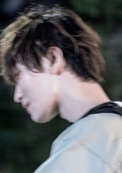 美 容 男 子 は✗✗✗を 練 習 中