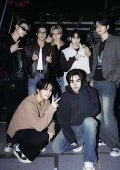 7人の先生と1人の女の子