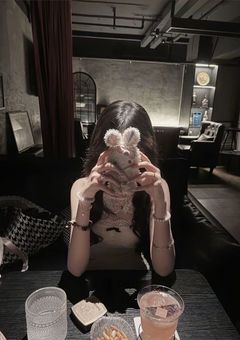 ぶりっ子のフリして紅一点の闇を暴きます。