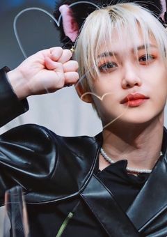 𝐀 𝐩𝐫𝐨𝐭𝐞𝐜𝐭𝐢𝐯𝐞 𝐜𝐚𝐭…？