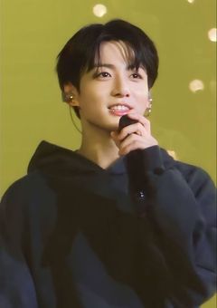 世界的アイドルが大人気歌手に恋した話