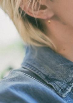 　踏 ん 張 れ 姉 貴 。