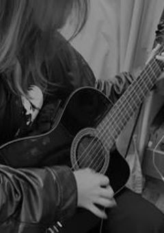 　🎸‖ ギター教室で出会ったの 、 推しでした 。