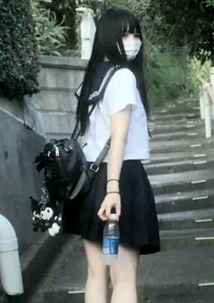 セーラー服が似合う汐ちゃん。