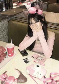 J Y P か ら　ガ ー ル ズ グ ル ー プ 　デ ビ ュ ー し ま す .