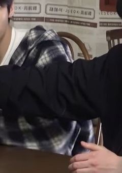 형 .