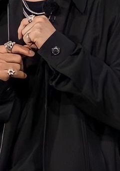 黙って抱きしめる夜がある