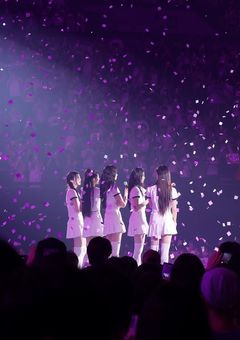 　𝑃𝑒𝑟𝑓𝑢𝑚𝑒 .