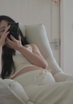 仕事に生きる母と愛に飢える父の間に生まれたエギ