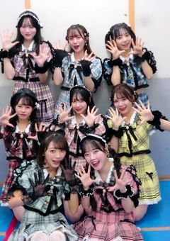      転生したら推しのグループの新メンバーだった件