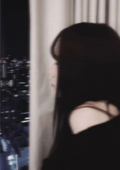 最強の殺し屋には暗い過去があるようで.....