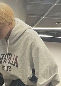 　犬  と  猫 、まさかの  人間  でした　。