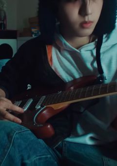 ただの顔出しNGな作曲家だったはず