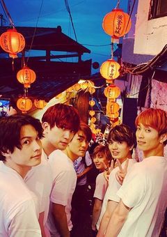 幼馴染は爆モテツンデレ女子です