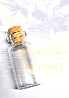 スノードロップの瓶 .