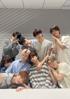 1人の少女と9人の狼（ペット）