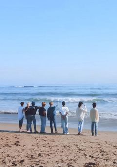 観察の天才、人気K-POPアイドルのピアスを探します……