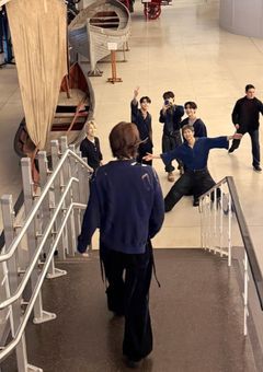 紅一点は、世界を揺らす。