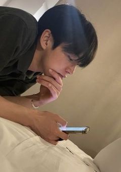 　　　𝐿𝑜𝑣𝑒 𝐵𝑒𝑡𝑤𝑒𝑒𝑛 ．