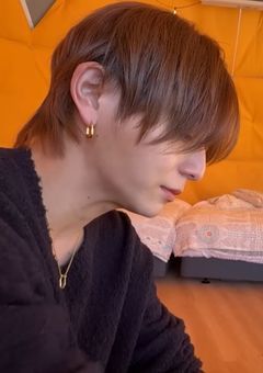 自発光の娘は直視できない