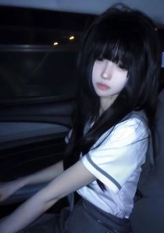 死にたがりな紅一点   ,