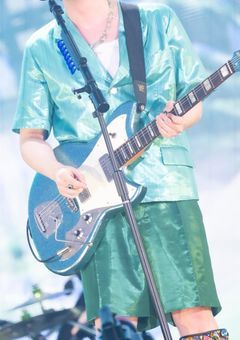 大人気バンドグループのボーカルは2人居ます