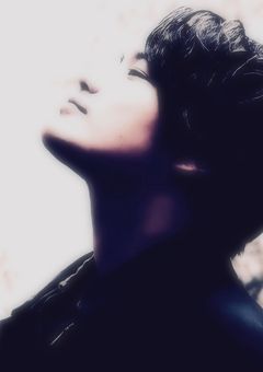 触れたら壊れてしまいそうで