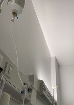 病院の人気者は病弱少女でした__。