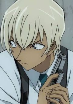 捜査一課の警部さん。隠れ公安で、降谷と同期で幼なじみ！？