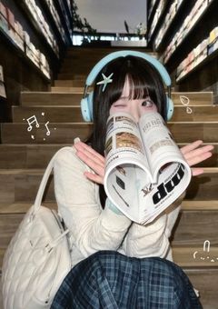 　　　　　Sana room .⋆𝜗𝜚