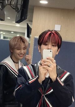 マネージャーになったら、2人だけ距離感がバグってる件について