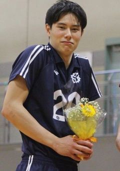 # 憧 れ の '' 先 輩 '' に 溺 愛 さ れ て ま す ！ ？