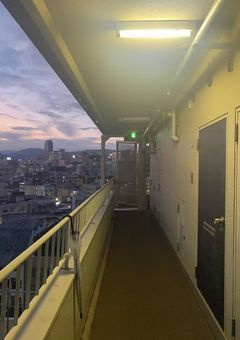 隣の怖い人はΩだった