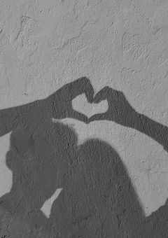 　　“　四　”　角　関　係