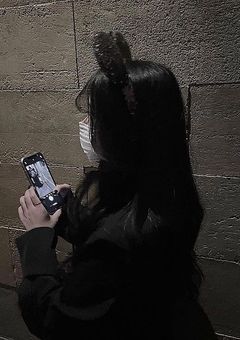 　一人残った紅一点　。